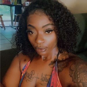 Meet your Posher, Denae